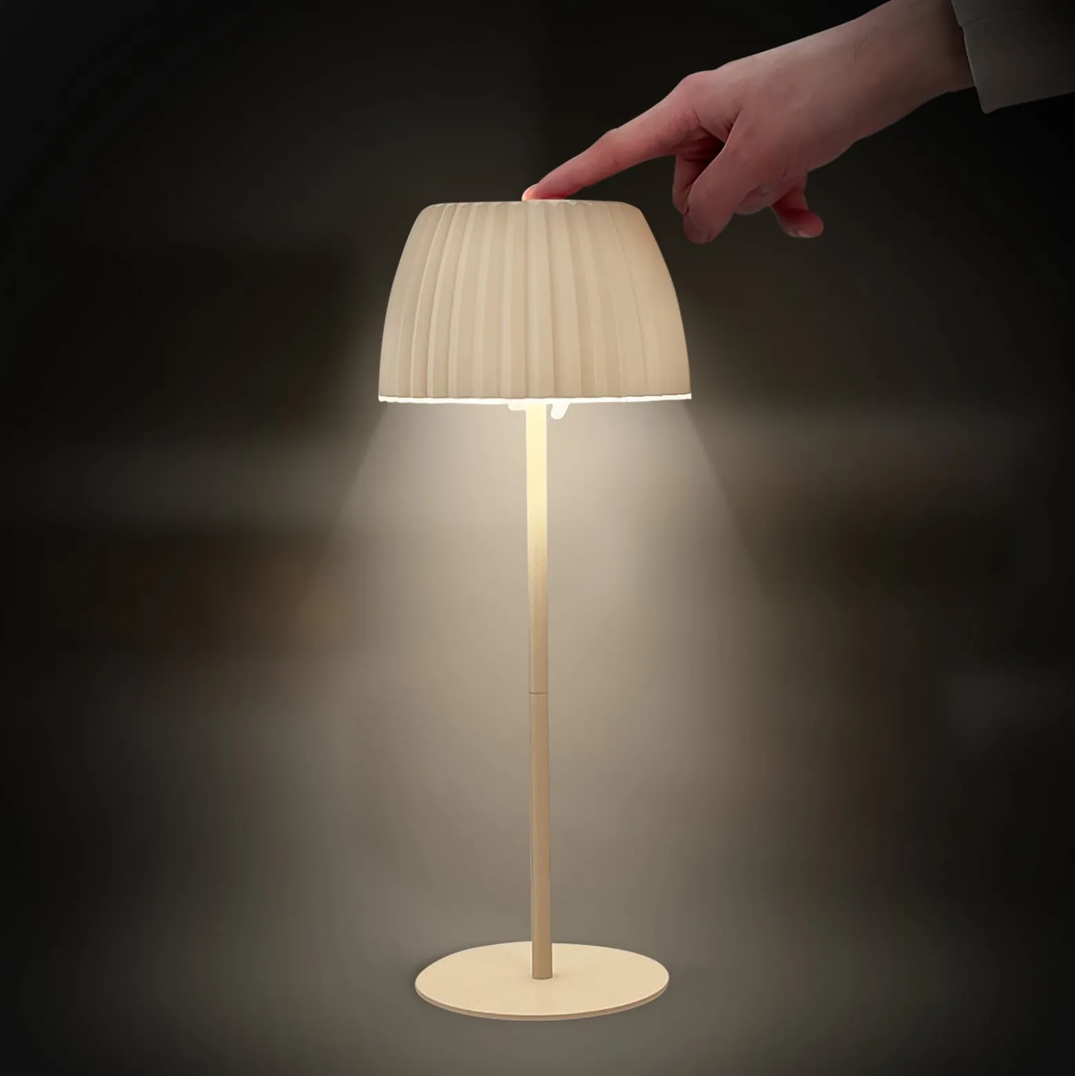 LED-akkukäyttöinen pöytälamppu Brilo unplugged Riffle, 36 cm, beige