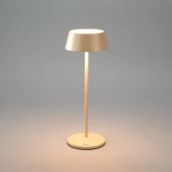 LED-akkukäyttöinen pöytälamppu Menton, hiekanvärinen, korkeus 27 cm, IP54, USB