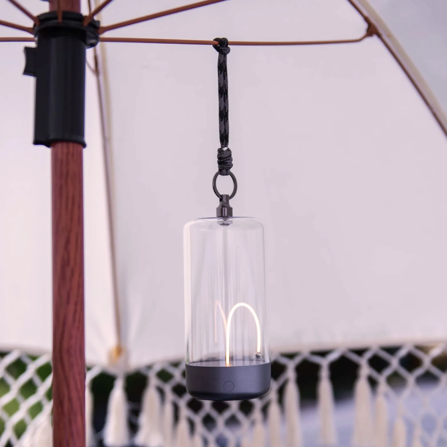 LED-akkukäyttöinen pöytävalaisin Edison, korkeus 15 cm, harmaa/kirkas, IP54