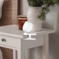 LED-akku-pöytälamppu Jorje CCT 4 in 1 valkoinen