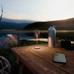 LED-akkupöytälamppu Nuindie pocket, violetti, IP54, himmennettävä