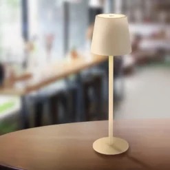 LED-akku-pöytälamppu Vannie, hiekanvärinen, korkeus 36 cm, IP44