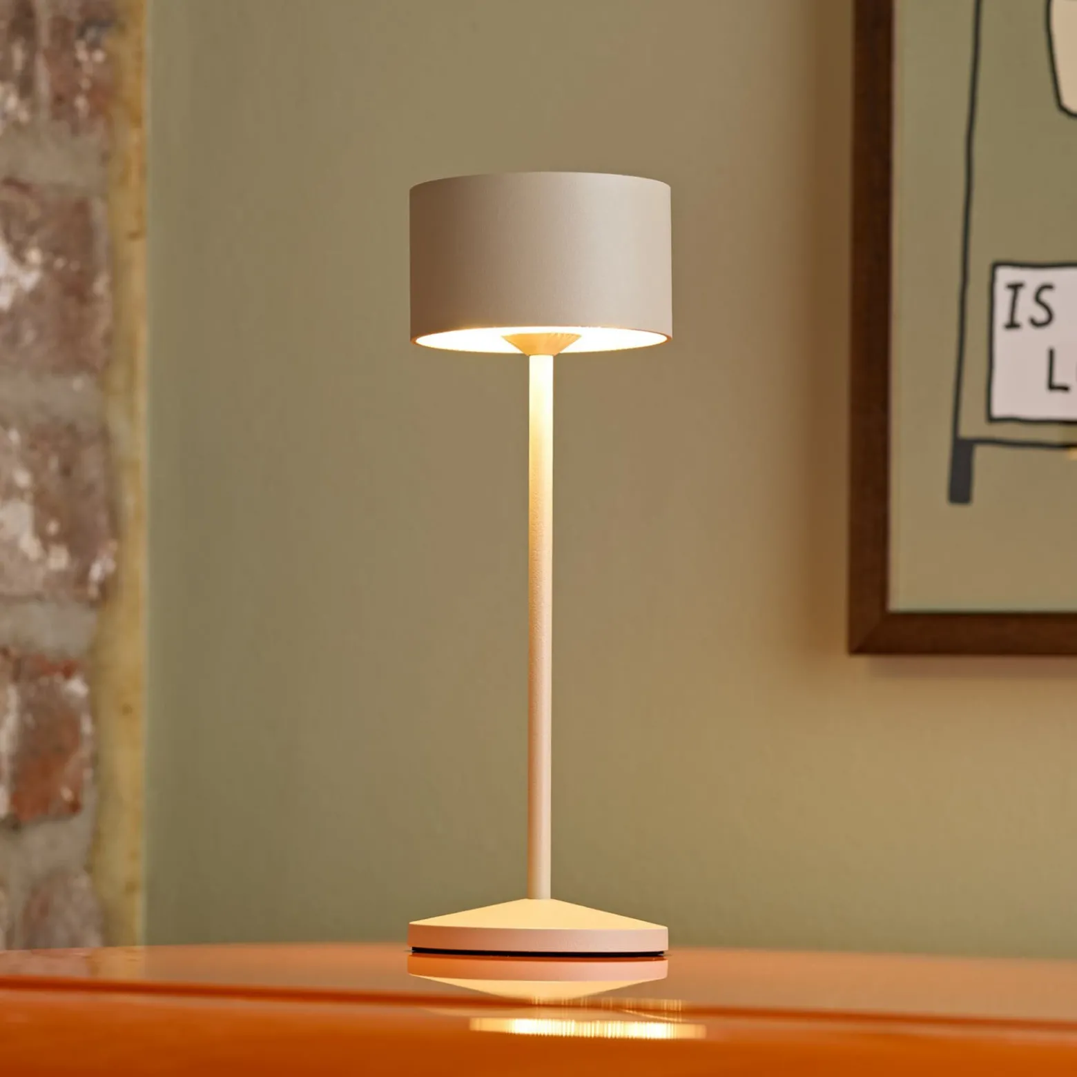 LED-akku-pöytälamppu Veluna, beige, korkeus 25 cm, IP44, himmennettävä CCT