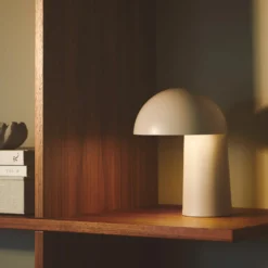 LED-akkupöytävalaisin Faye Portable, beige, himmennettävä, USB