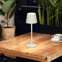 LED-akku-pöytävalaisin Roxi, mintunvihreä, metalli, IP54, himmennin