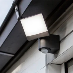 LED-anturilla varustettu ulkoseinävalaisin SUNSHINE, 15 cm, tummanharmaa, IP44