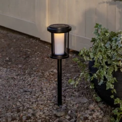 LED-aurinkoenergialla toimiva maapiikkavalaisin Alippa, musta, korkeus 44 cm