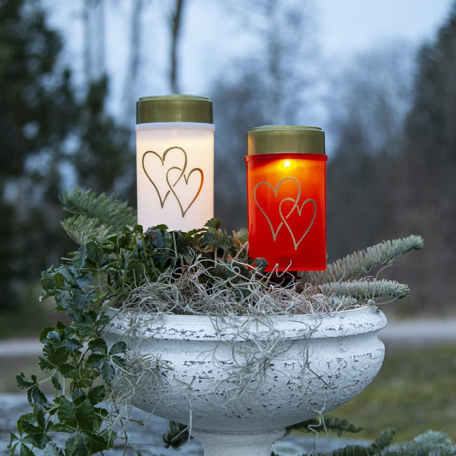 LED-aurinkoenergialla toimiva maapiikkivalaisin Hearty, valkoinen/kultainen 12
