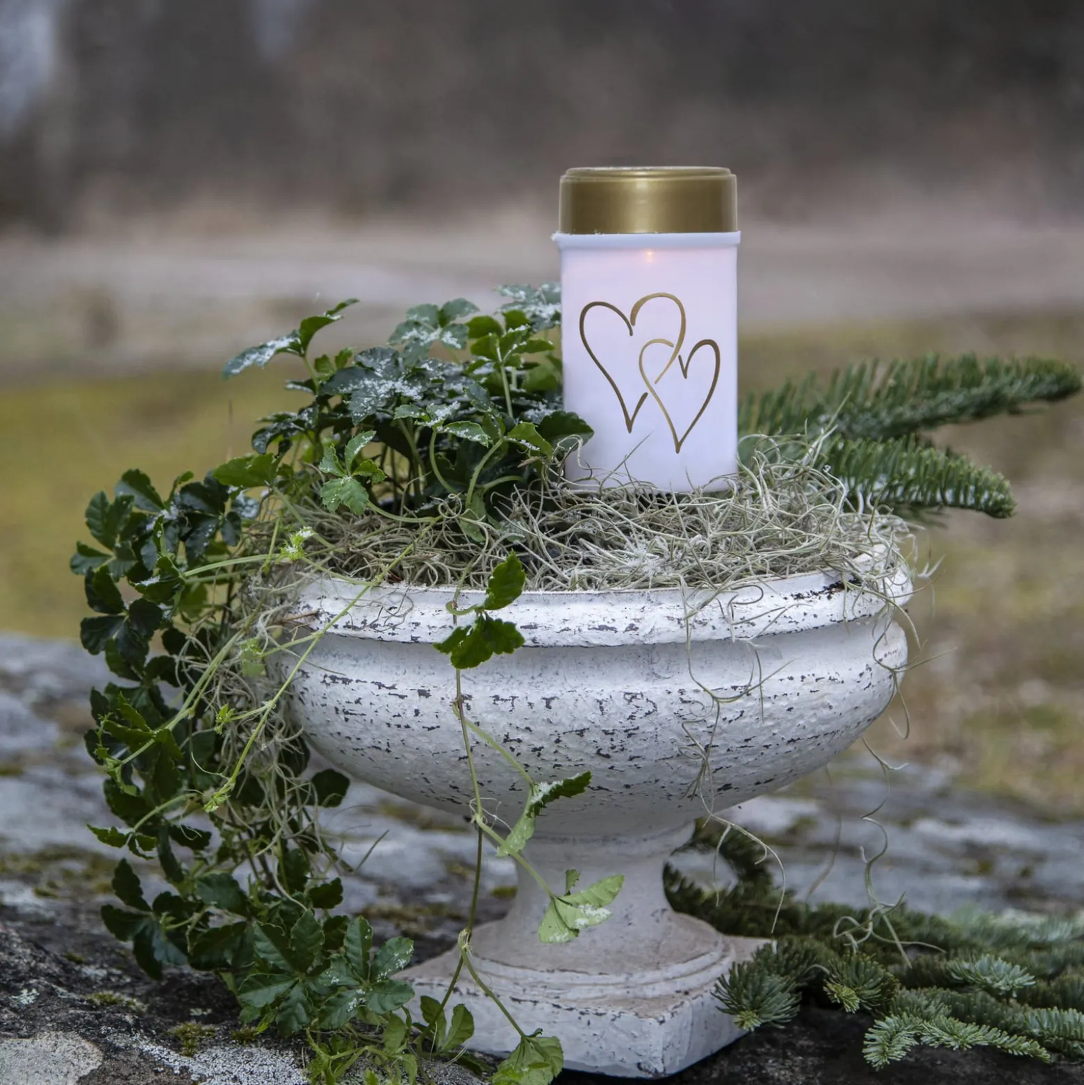 LED-aurinkoenergialla toimiva maapiikkivalaisin Hearty, valkoinen/kultainen 12