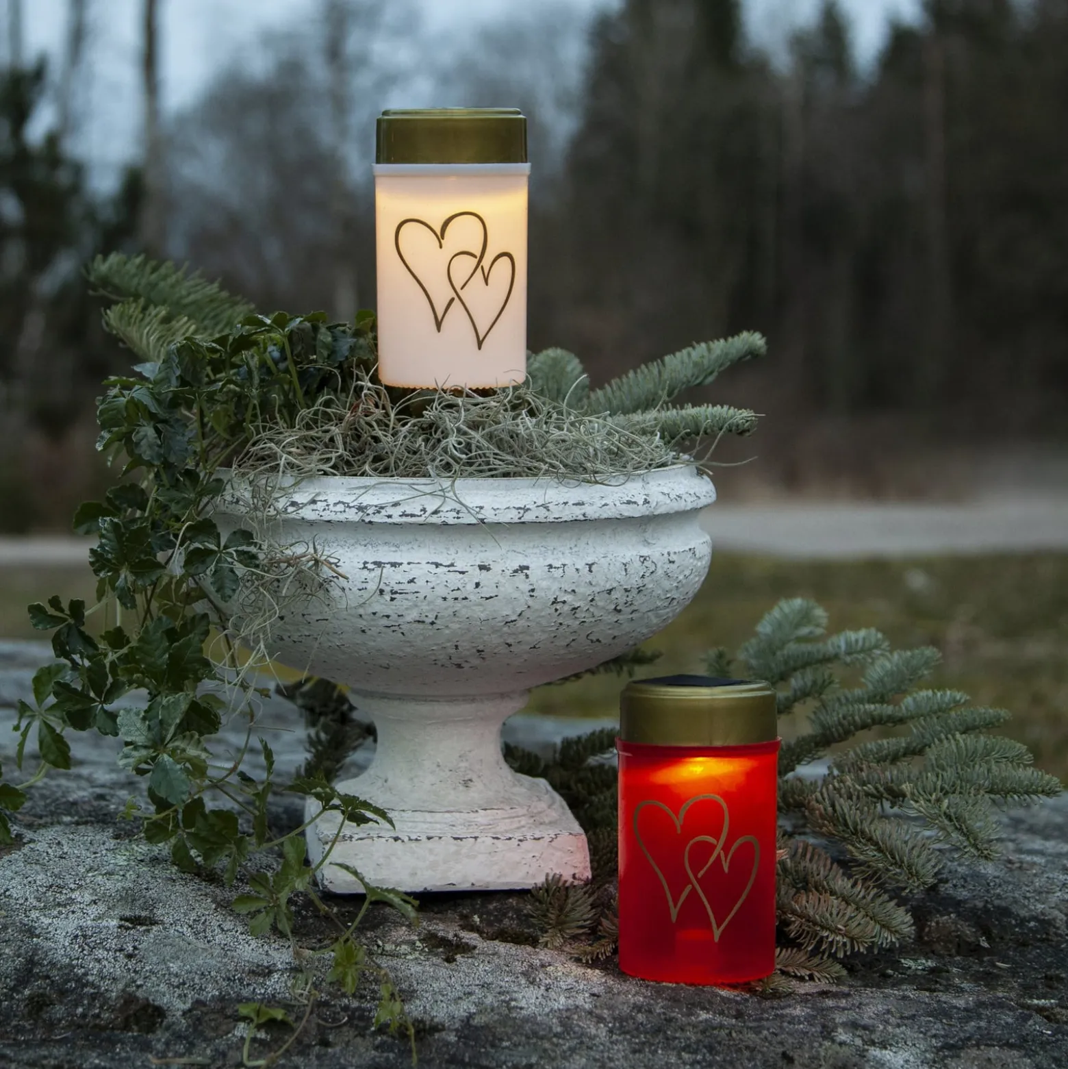 LED-aurinkoenergialla toimiva maapiikkivalaisin Hearty, valkoinen/kultainen 12