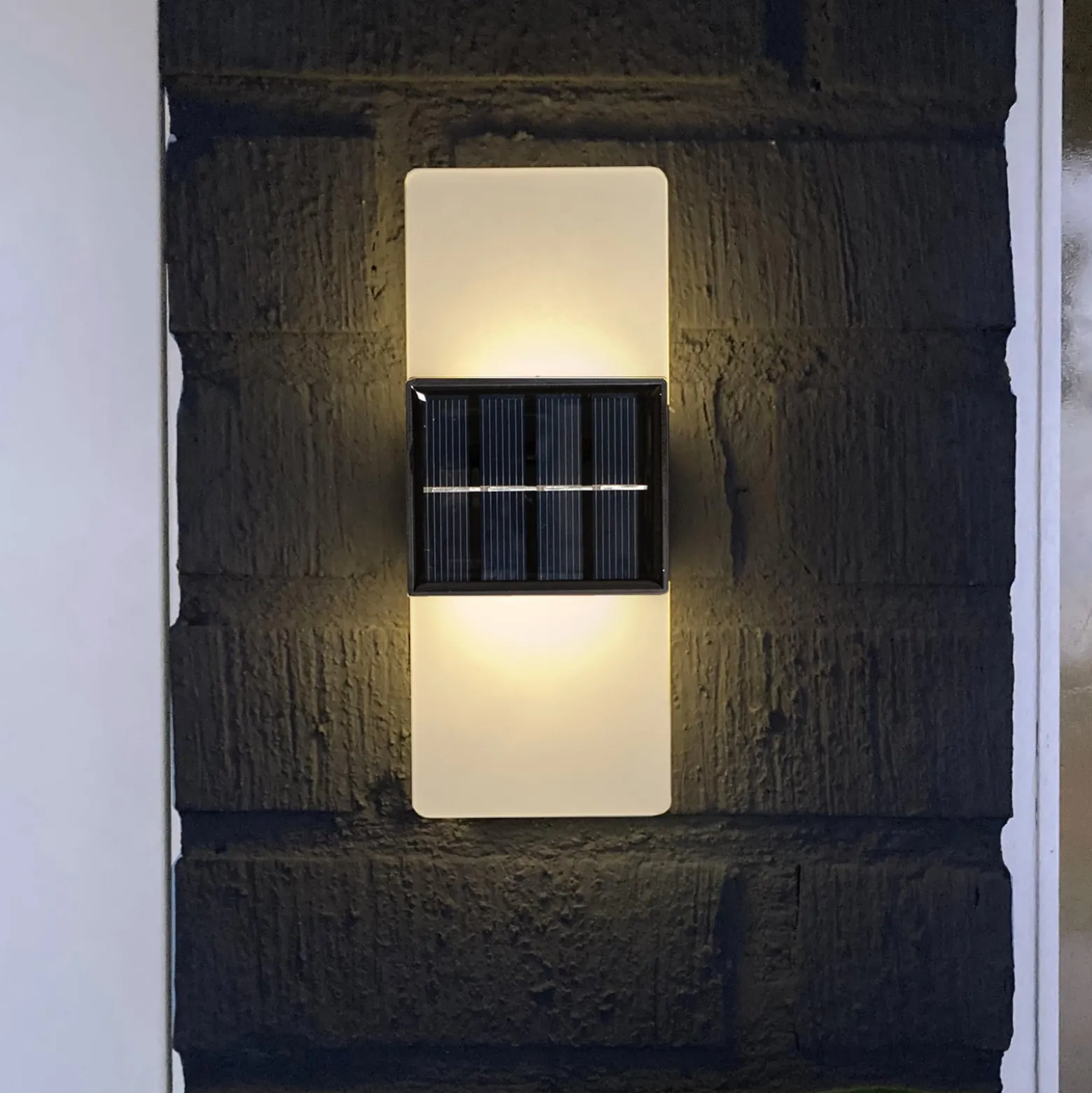 LED-aurinkoenergialla toimiva ulkoseinävalaisin Wally, 20x8 cm valkoinen himmeä