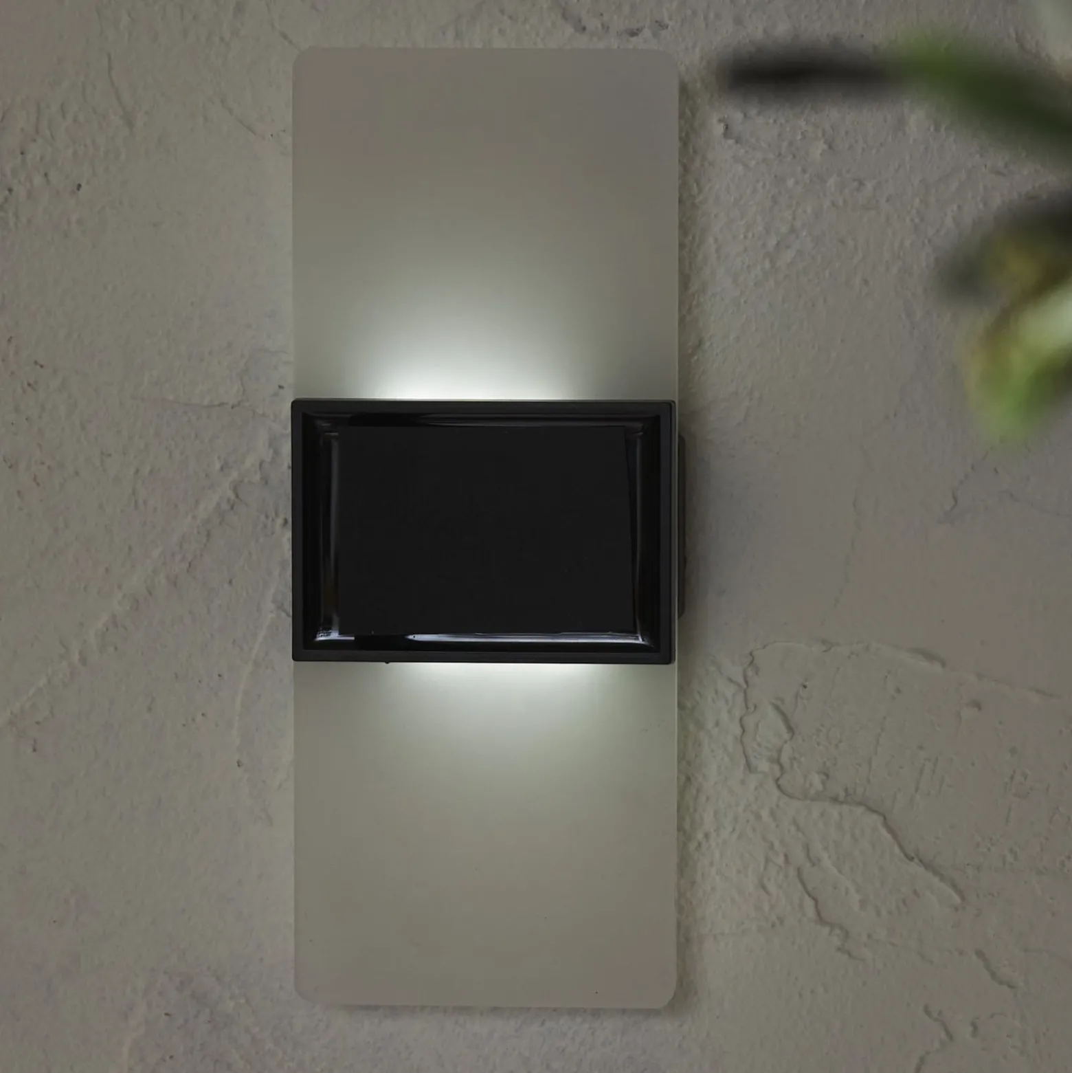 LED-aurinkoenergialla toimiva ulkoseinävalaisin Wally, 20x8 cm valkoinen himmeä