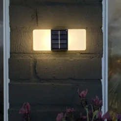 LED-aurinkoenergialla toimiva ulkoseinävalaisin Wally, 14x6 cm valkoinen himmeä