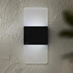 LED-aurinkoenergialla toimiva ulkoseinävalaisin Wally, 14x6 cm valkoinen himmeä