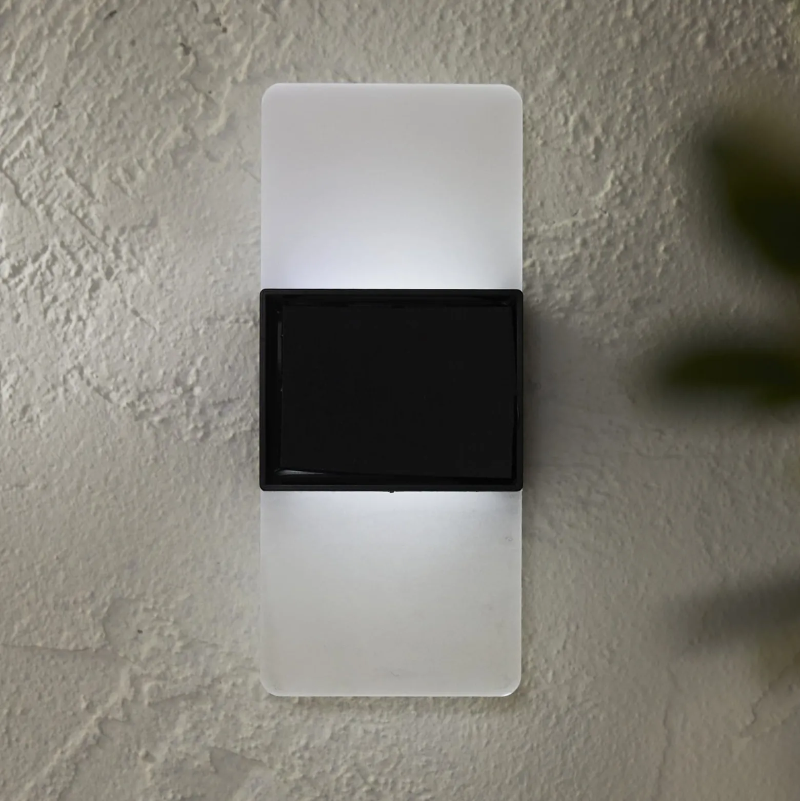LED-aurinkoenergialla toimiva ulkoseinävalaisin Wally, 14x6 cm valkoinen himmeä