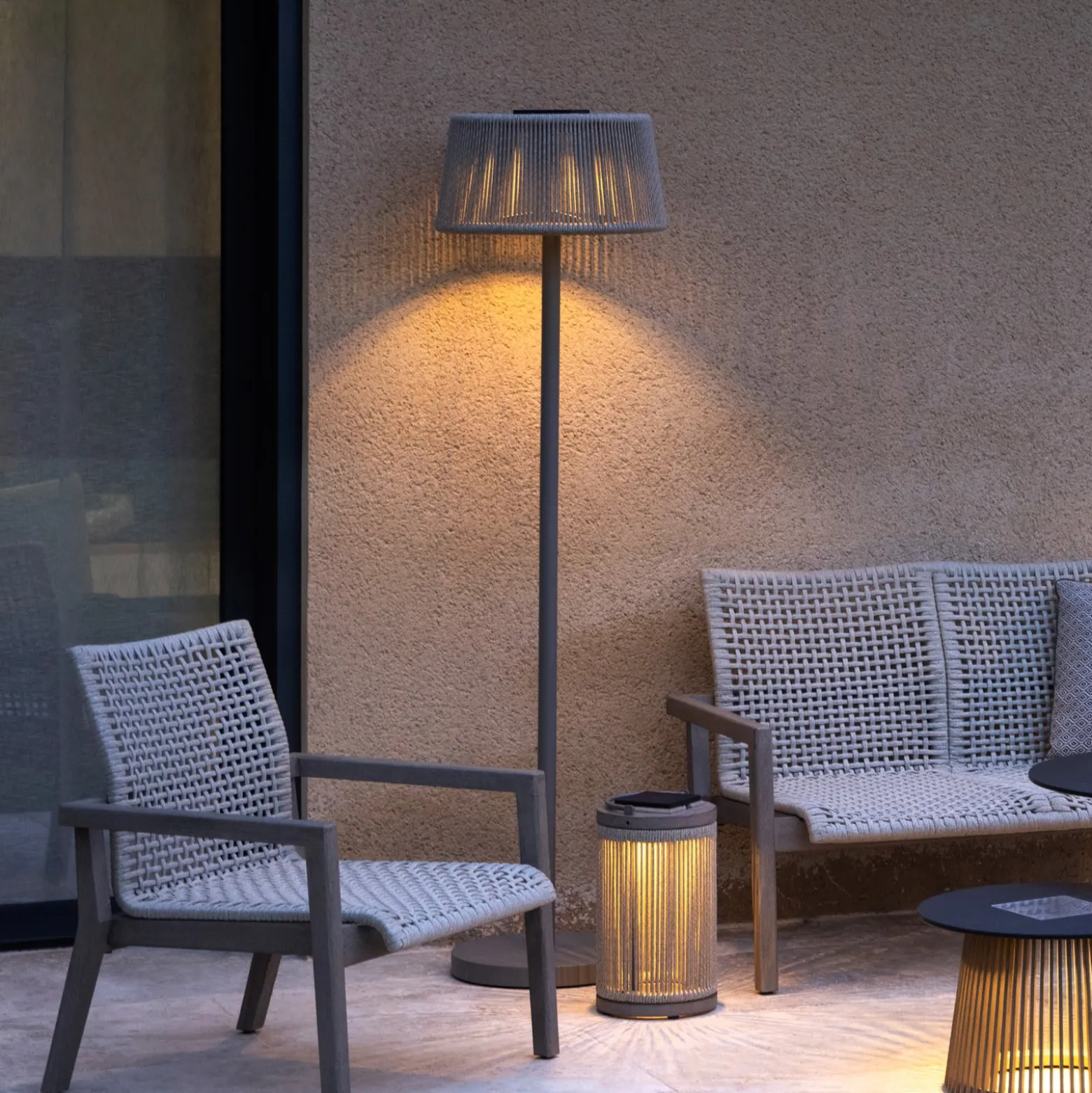 LED-aurinkolattiavalaisin Rop&Strip, korkeussäädettävä, 500 lm