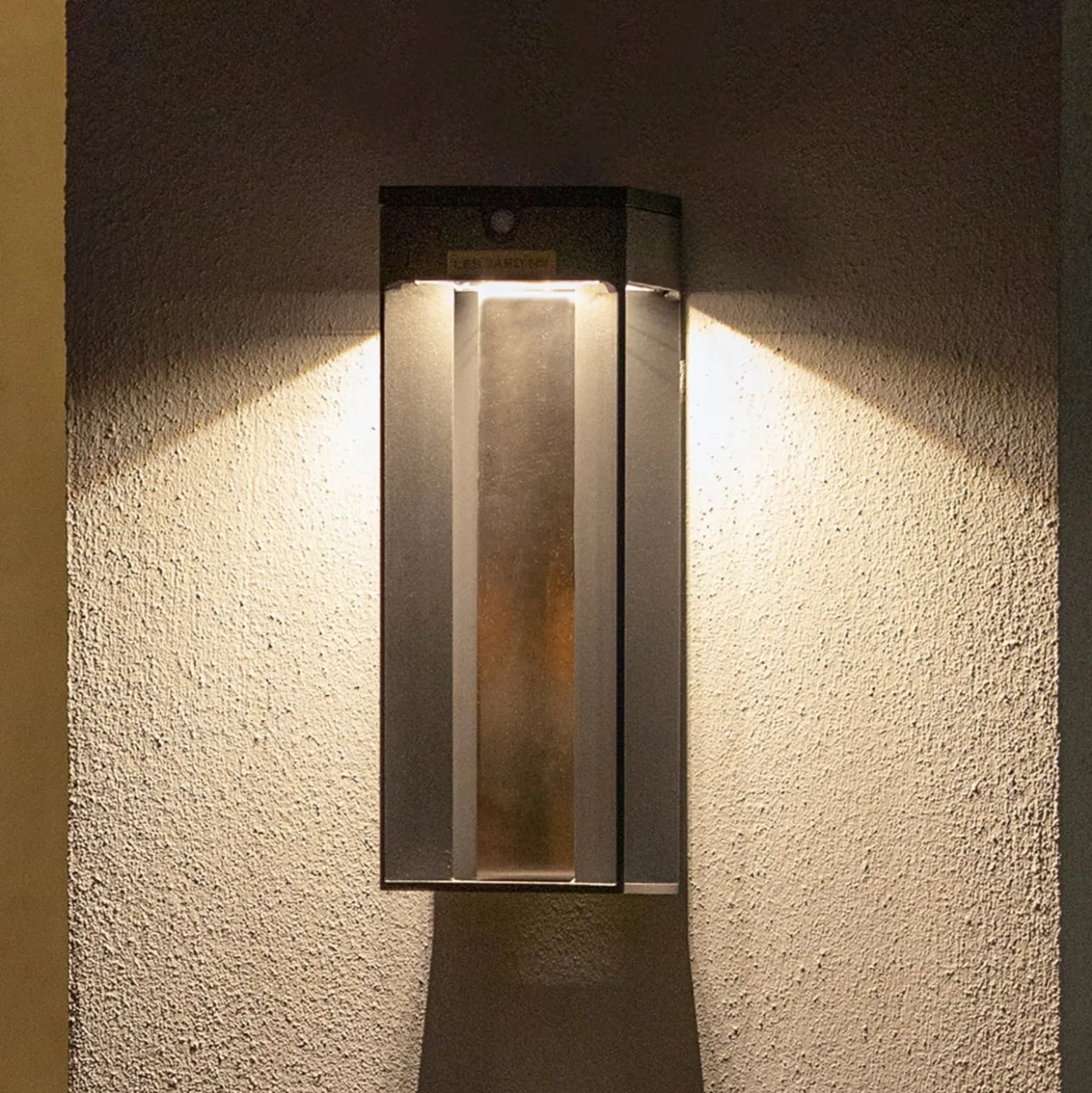 LED-aurinkoseinävalaisin Blade, sensori, harmaa