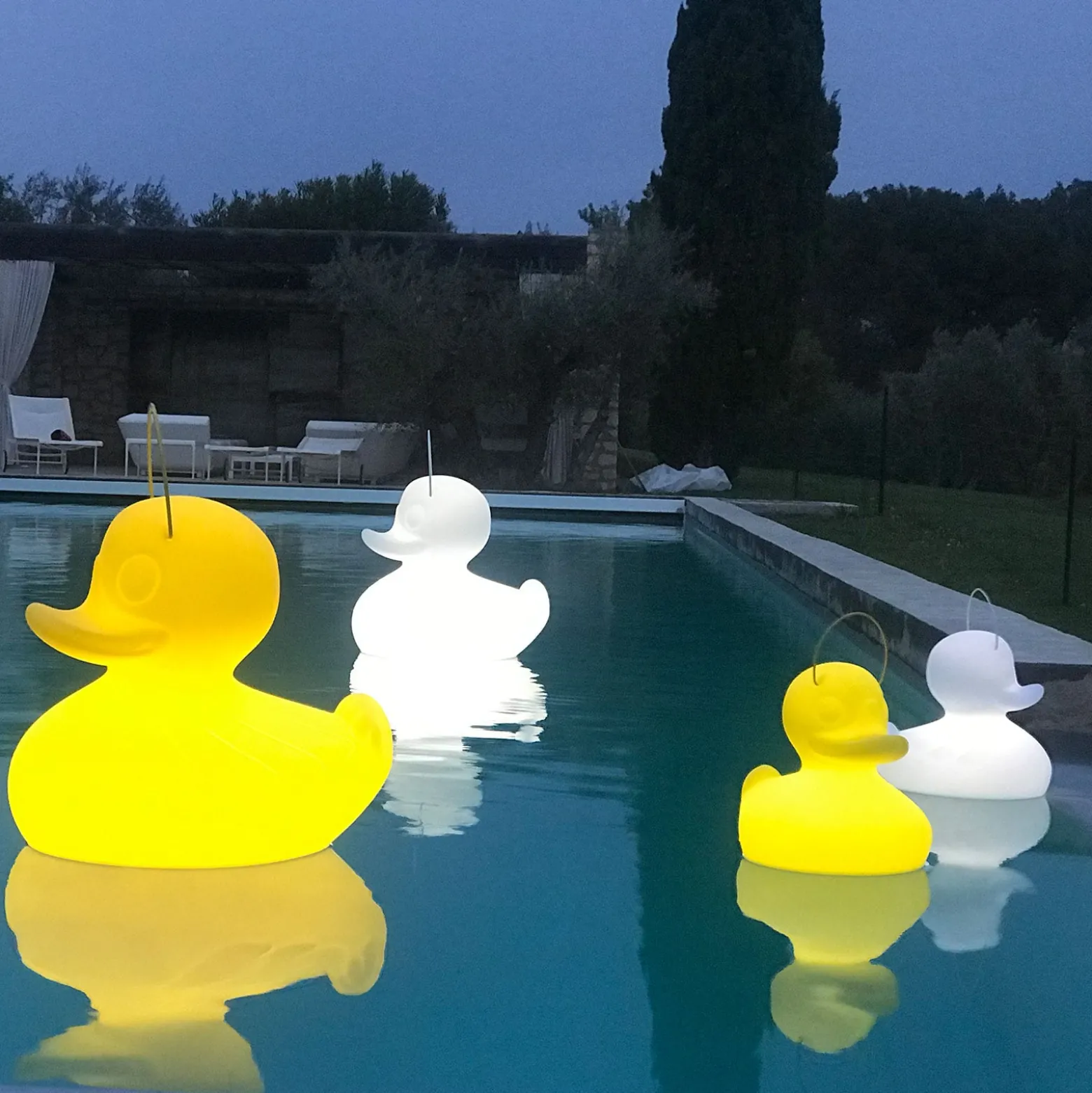 LED-designvalaisin DUCK-DUCK XL ulkokäyttöön, keltainen