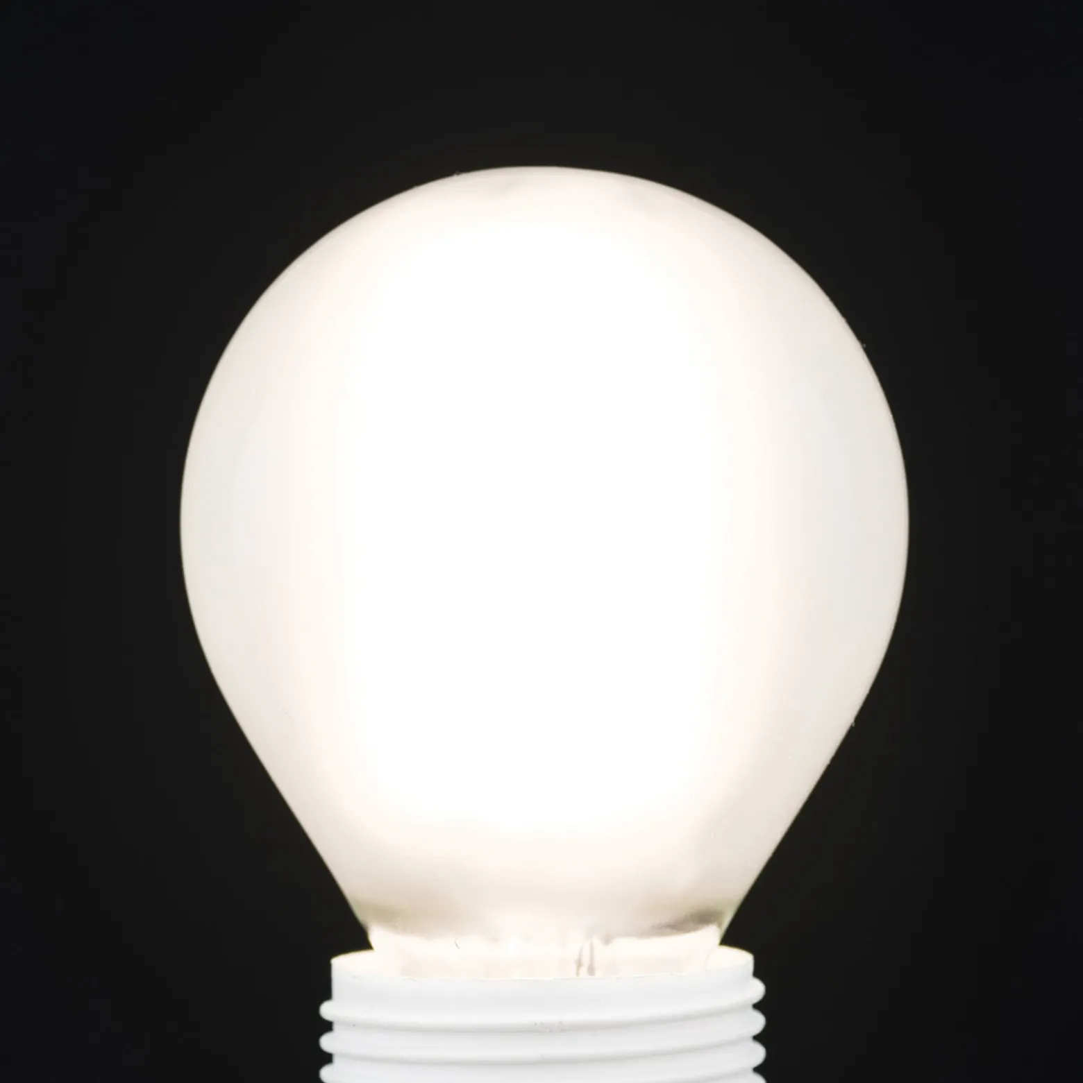 LED-golfpallolamppu E14 5W 2.700K matta himmennys