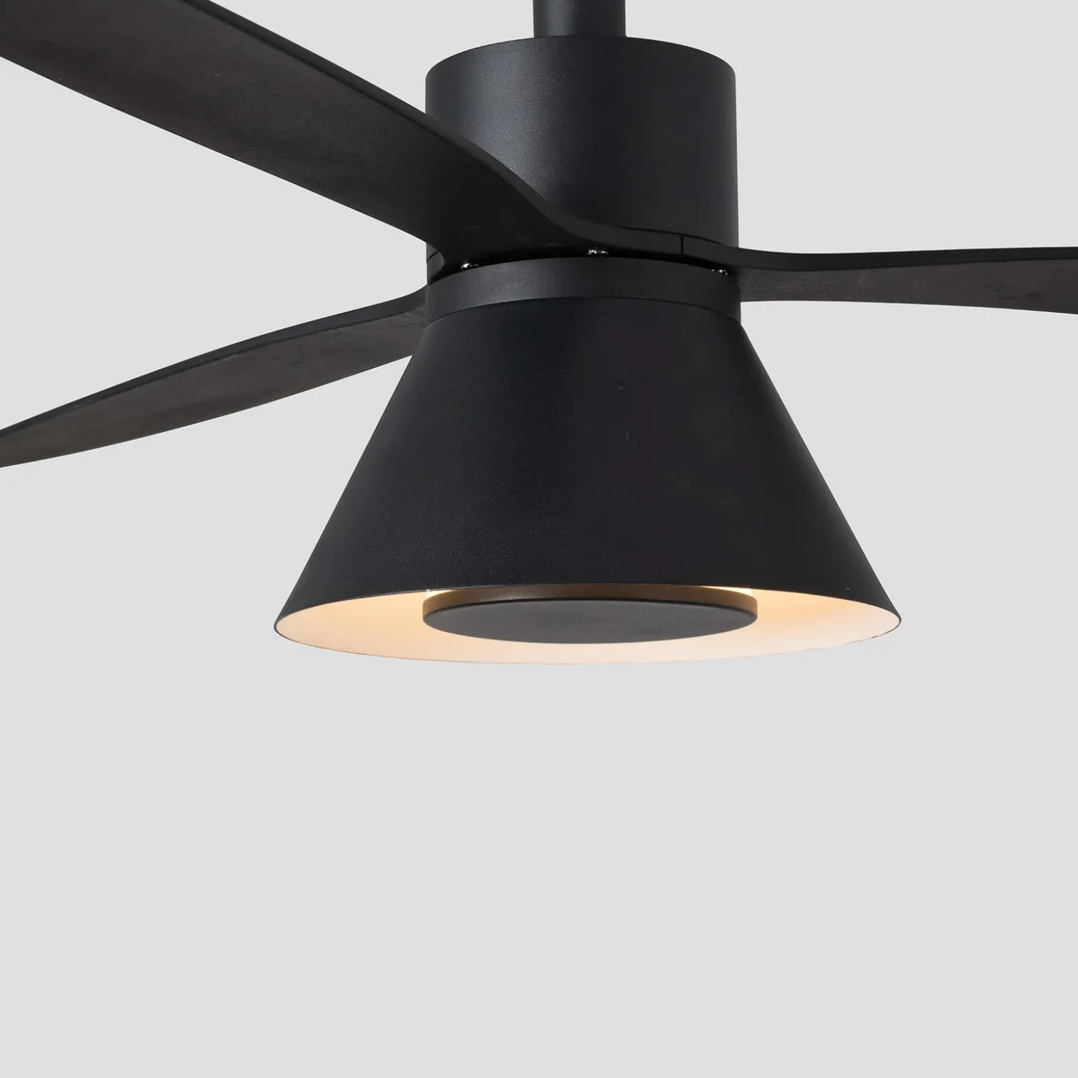LED-kattotuuletin Amelia Cone L, musta, hiljainen, 132 cm