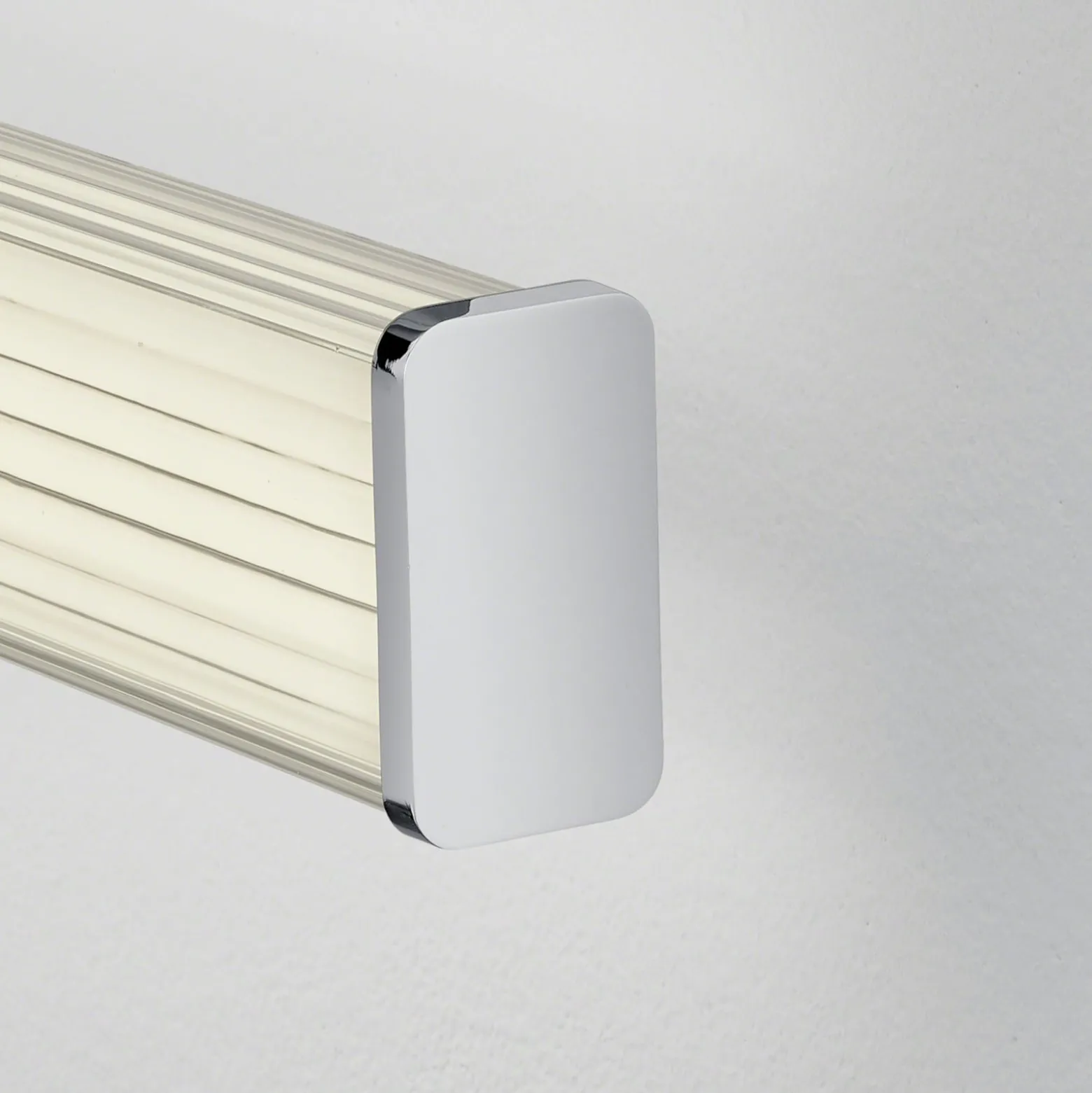 LED kylpyhuoneen seinävalaisin Alla IP44 120cm kromi