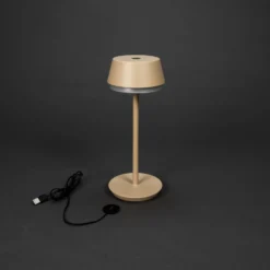 LED ladattava pöytävalaisin Lyon, hiekanvärinen, IP54, himmennin, CCT, RGB
