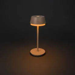 LED ladattava pöytävalaisin Lyon, hiekanvärinen, IP54, himmennin, CCT, RGB