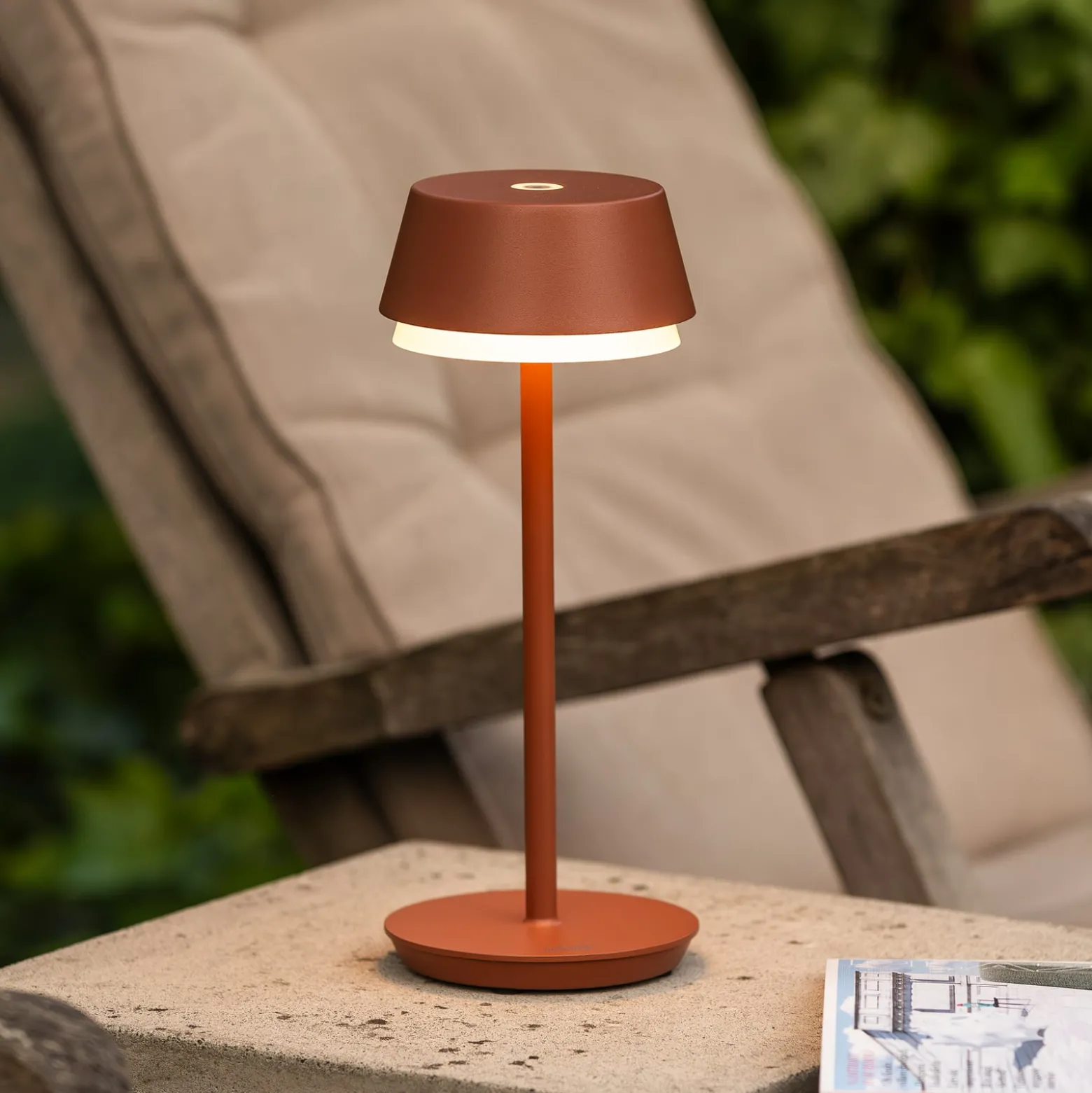 LED-ladattava pöytävalaisin Lyon, terrakotta, IP54, himmennin, CCT, RGB