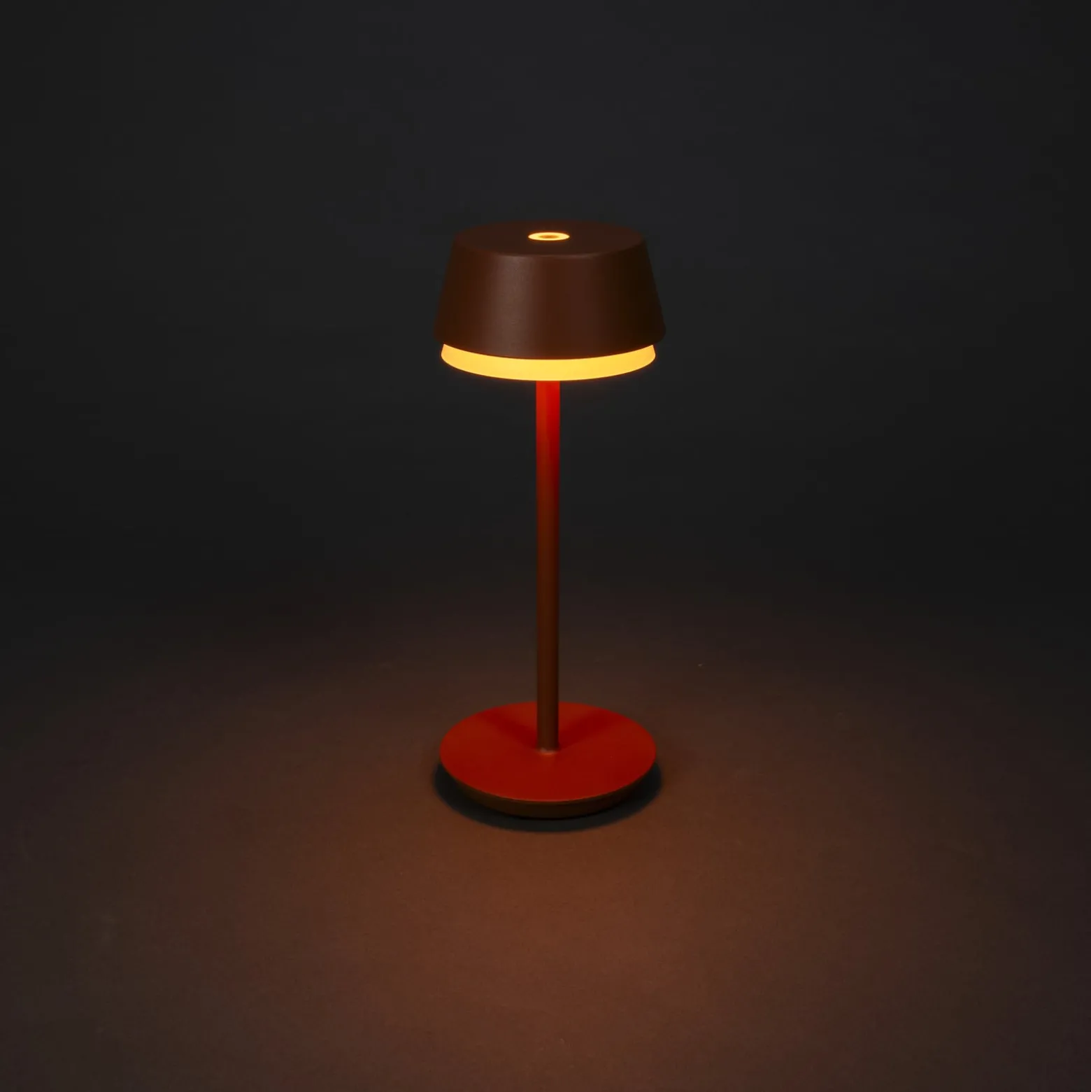 LED-ladattava pöytävalaisin Lyon, terrakotta, IP54, himmennin, CCT, RGB