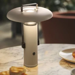 LED ladattava retkeilypöytävalaisin, valkoinen, alumiini, PMMA, CCT
