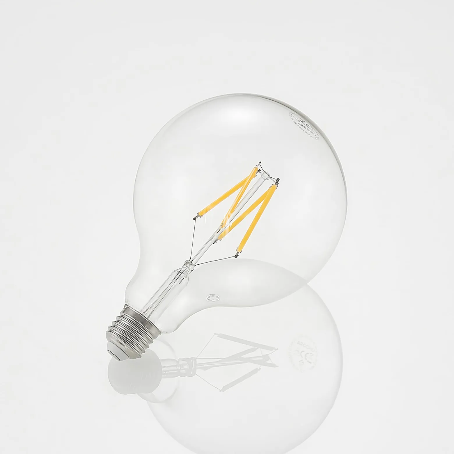 LED-lamppu G125 E27, 8 W, 2 700 K, kirkas hehkulanka, himmennettävä