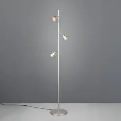 LED-lattiavalo Romeo, korkeus 150 cm, nikkelivärinen metalli, 3-lamppuinen.