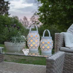 LED-lyhty Flame Lantern, valkoinen, korkeus 23 cm