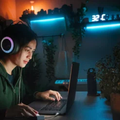 LED-nauha Fly USB, pituus 5 m, RGBW, kaukosäädin
