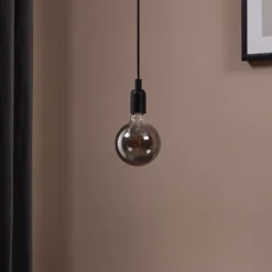 LED-pallo E27 G125 4W hehkulanka musta-läpinäkyvä