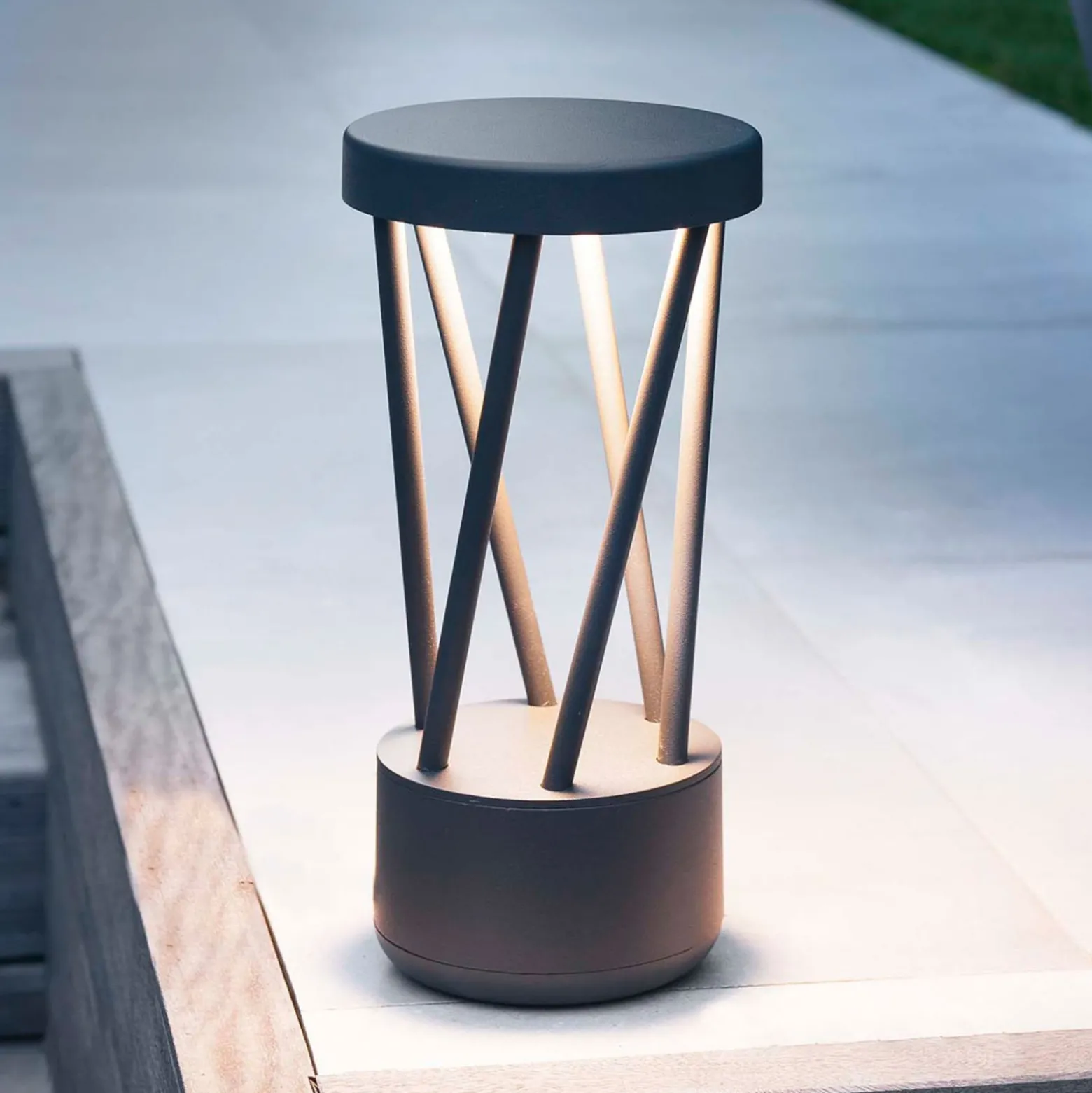 LED-pollarivalaisin Twist
