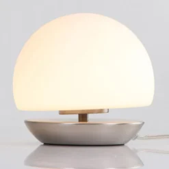 LED-pöytälamppu Ancilla, jalka harjattua terästä