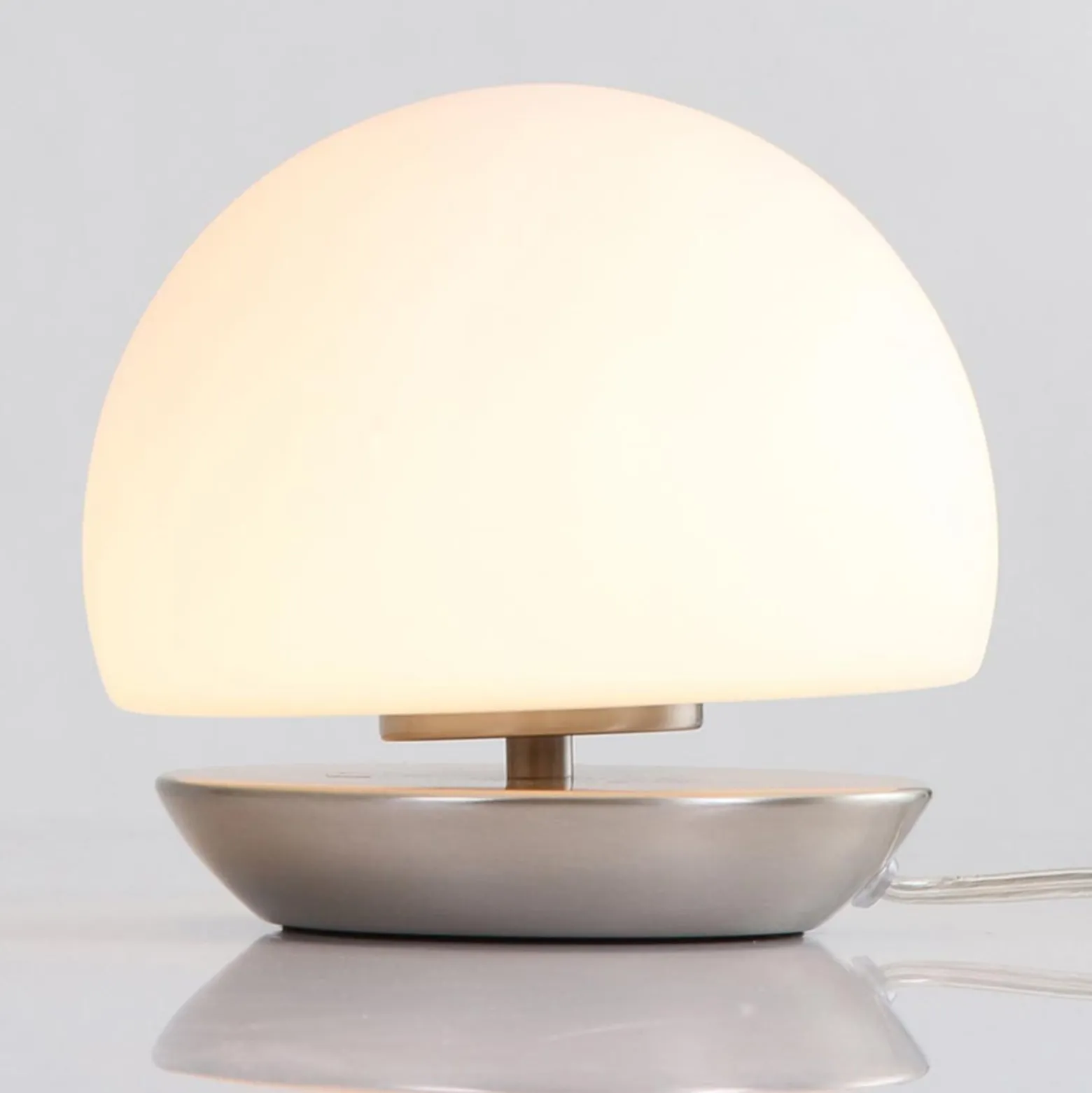 LED-pöytälamppu Ancilla, jalka harjattua terästä