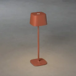 LED-pöytälamppu Capri ulkokäyttöön, terrakotta