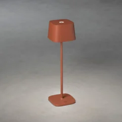 LED-pöytälamppu Capri ulkokäyttöön, terrakotta