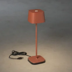 LED-pöytälamppu Capri ulkokäyttöön, terrakotta