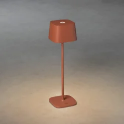 LED-pöytälamppu Capri ulkokäyttöön, terrakotta
