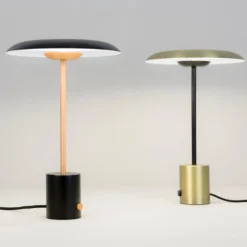 LED-pöytälamppu Hoshi himmentimellä, musta-kupari
