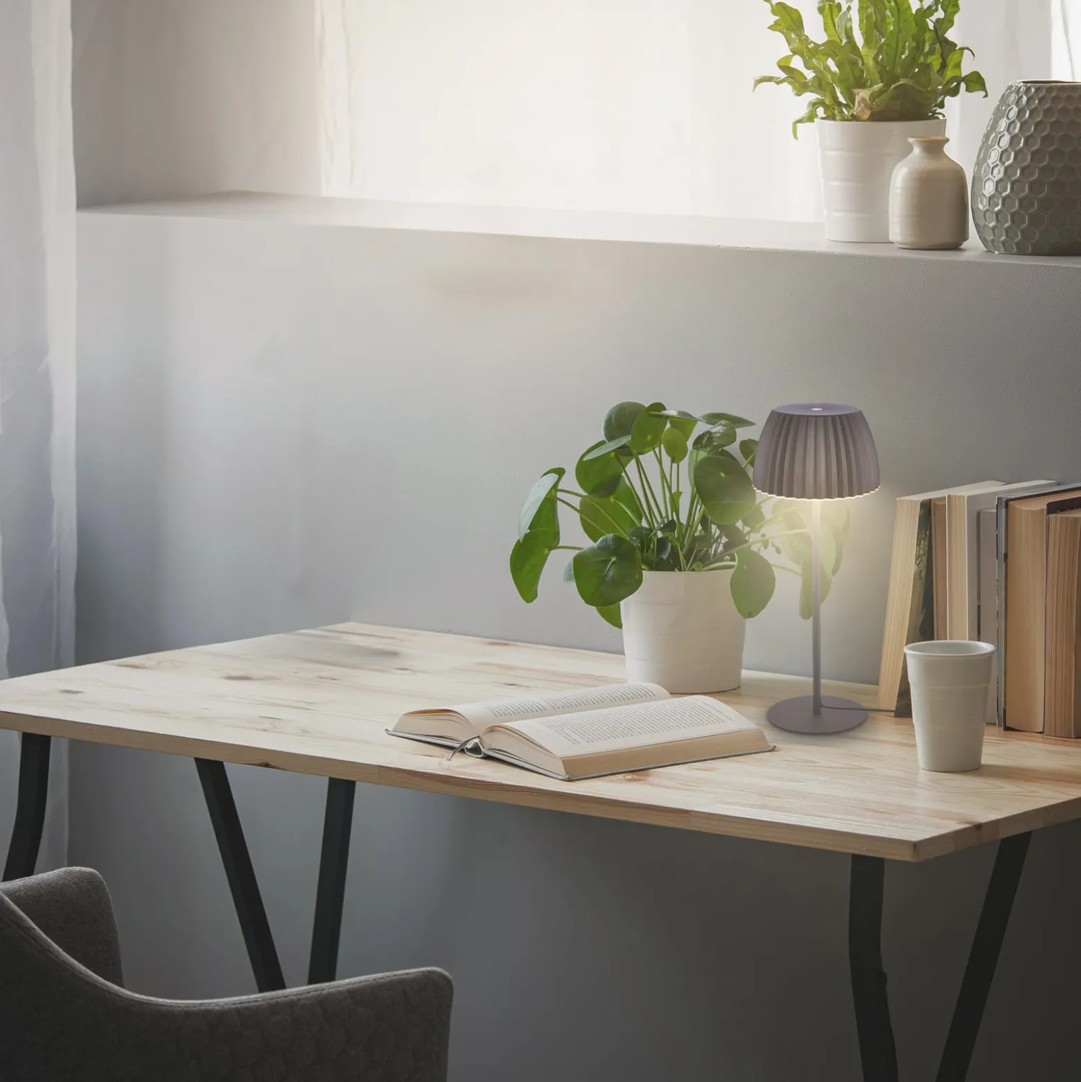 LED-pöytälamppu Loca, antrasiitti, korkeus 36 cm metalli/muovi