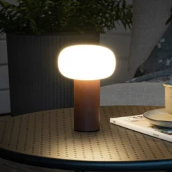 LED-pöytävalaisin Antibes IP54, akku, RGBW, ruoste