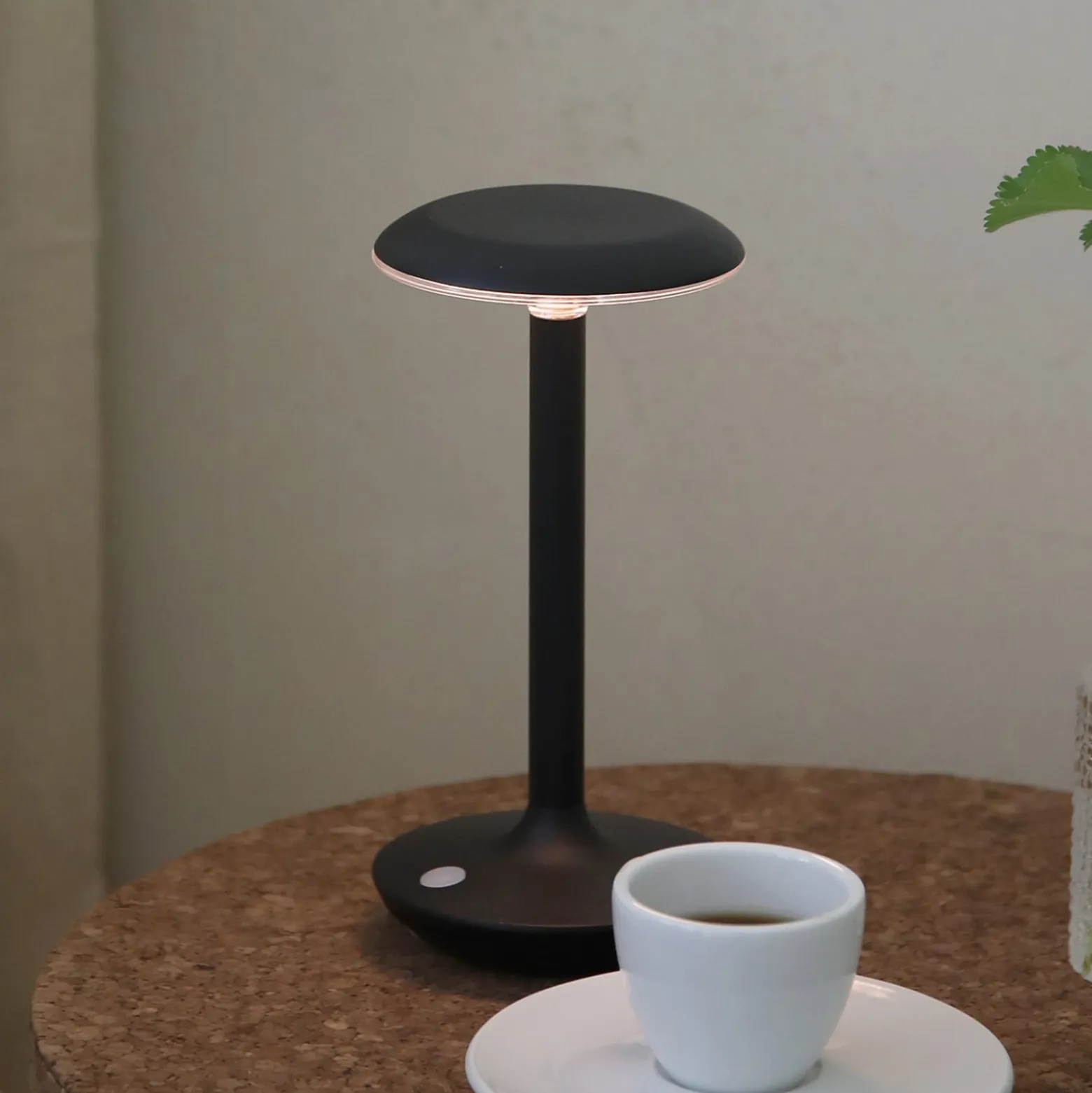 LED-pöytävalaisin Petit, musta, alumiini, IP44