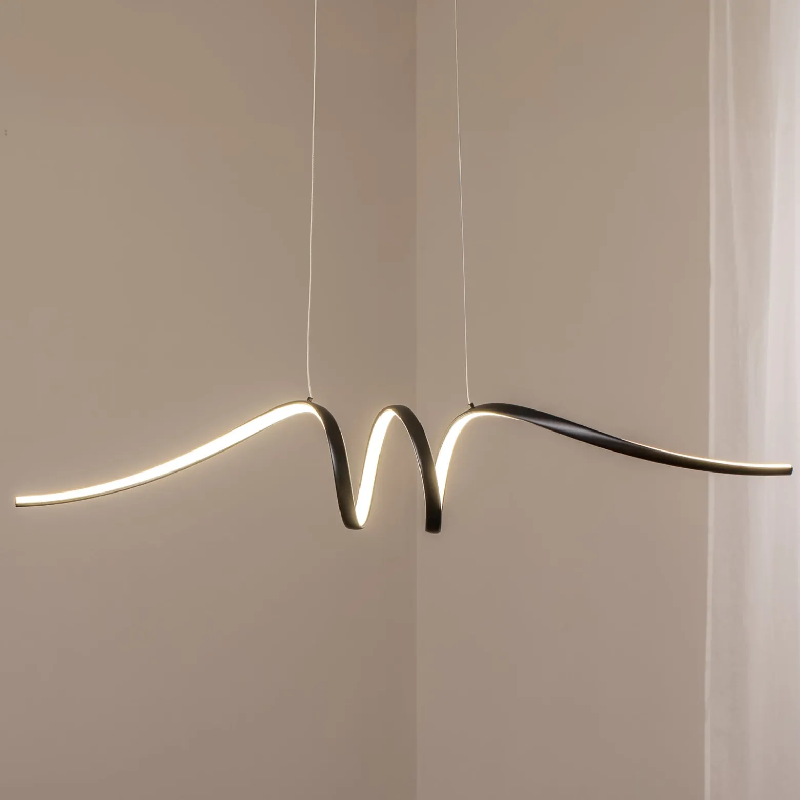 LED-riippuvalaisin Loop, metalli, musta-kromi, 4 000 K
