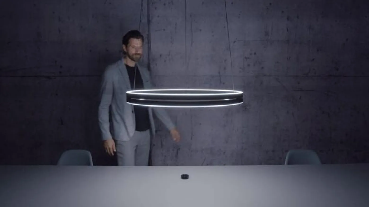 LED-riippuvalaisin PURE E-Loop, norsunluunvalkoinen kulta, Ø 70 cm, alumiini,
