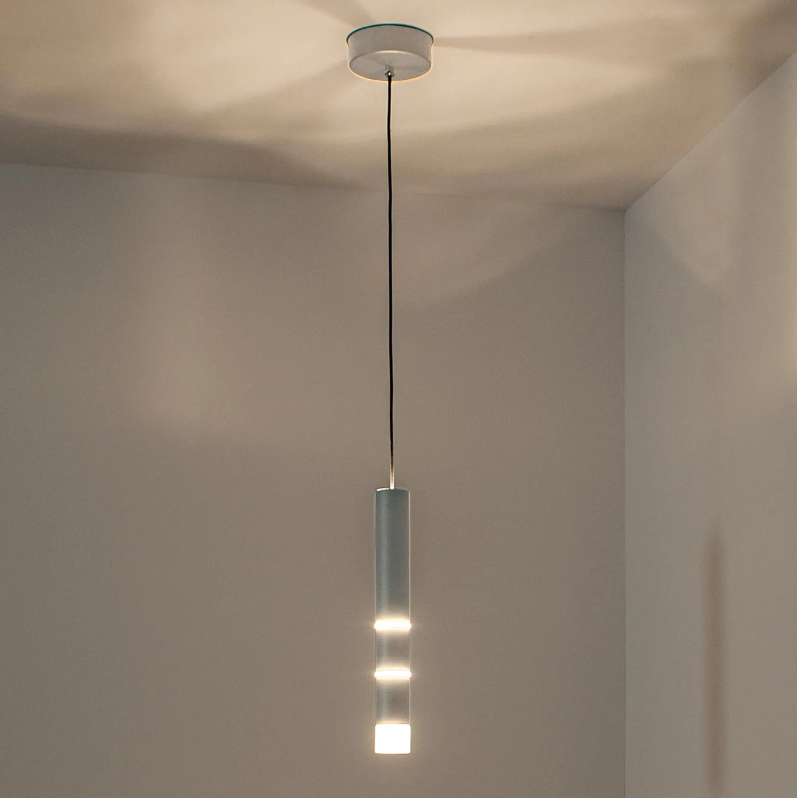 LED-riippuvalaisin PURE Vega, sylinterimäinen, alumiini