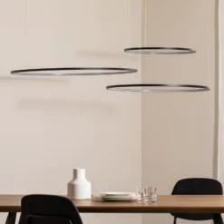 LED-riippuvalaisin Saturno, musta, 3-lamppuinen, metalli, 4 000 K
